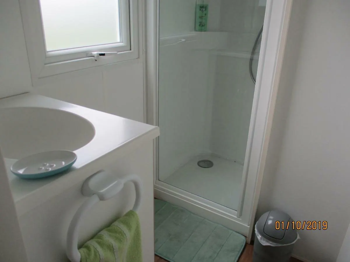 Les Mobile Home De Kerroyal Garlan キャンプ場
